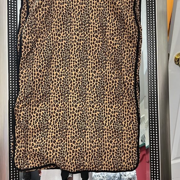 ANIMAL PRINT GARMENT HOLDER 39” x 22” - Picture 5 of 8